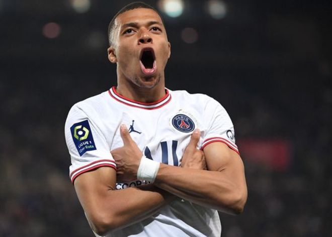 格外耀眼，百度地图APP搜“泰州”会出现“泰州总冠军”字样（在百度地图APP搜索“泰州”将出现“泰州总冠军”字样，格外醒目）