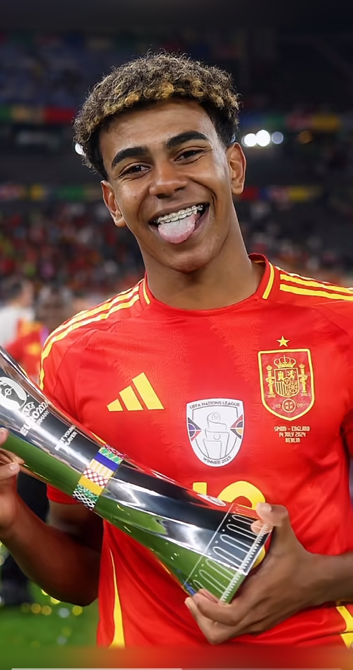 哈兰德梅开二度 曼城轻取对手（哈兰德双响，曼城轻松取胜）