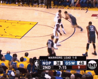 球衣颜色相近？当值主裁把维罗纳与乌迪内斯搞混了（球衣颜色太像，主裁把维罗纳认成了乌迪内斯）