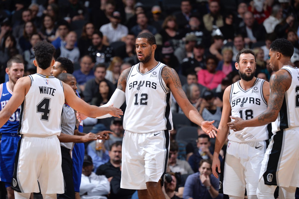 湖人詹姆斯关键三分锁定胜利（詹姆斯关键三分定胜局，湖人取胜）